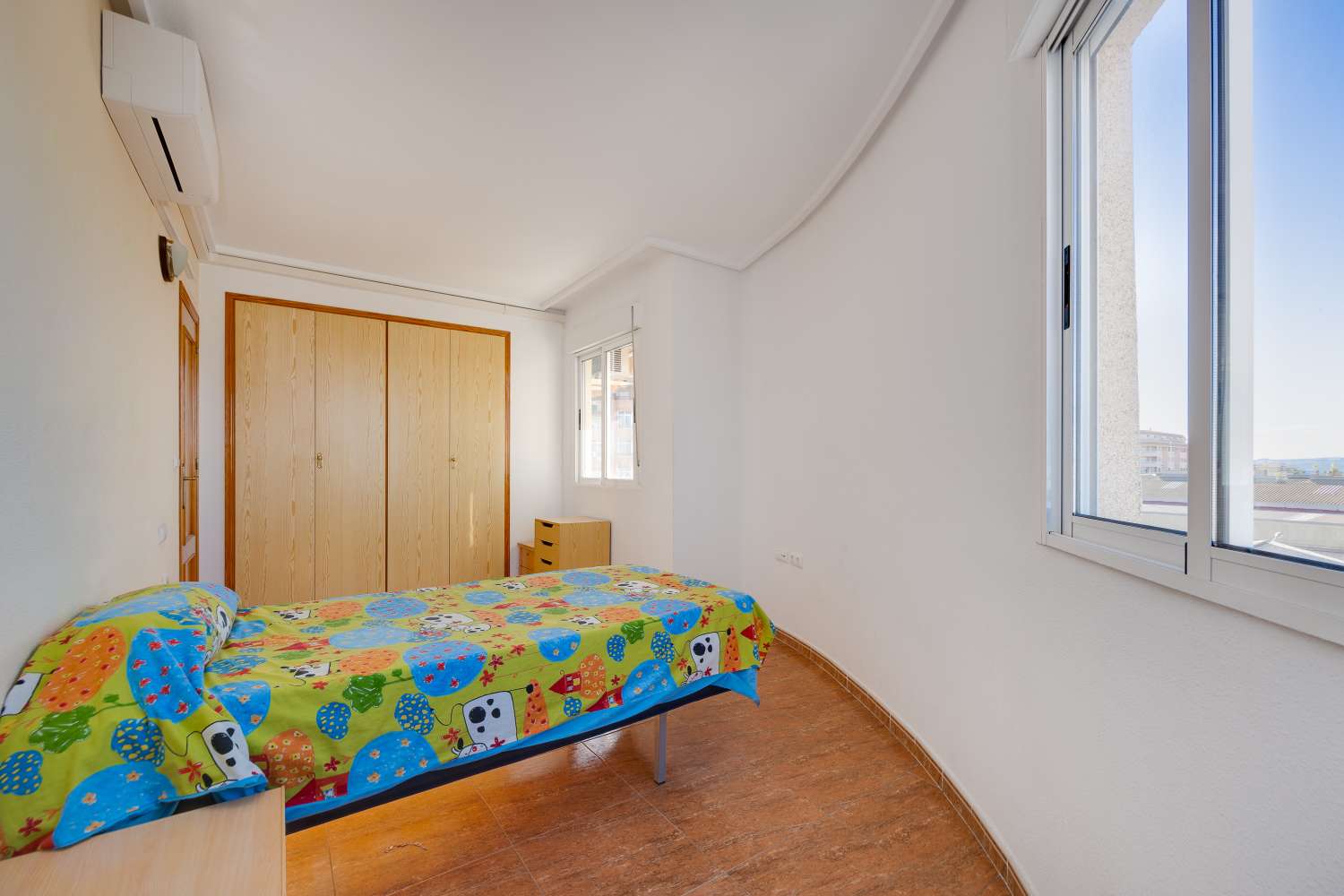 КВАРТИРА С ТЕРРАСОЙ, БАССЕЙНОМ И ГАРАЖОМ В ПРИВИЛЕГИРОВАННОМ РАЙОНЕ ТОРРЕВЬЕХИ