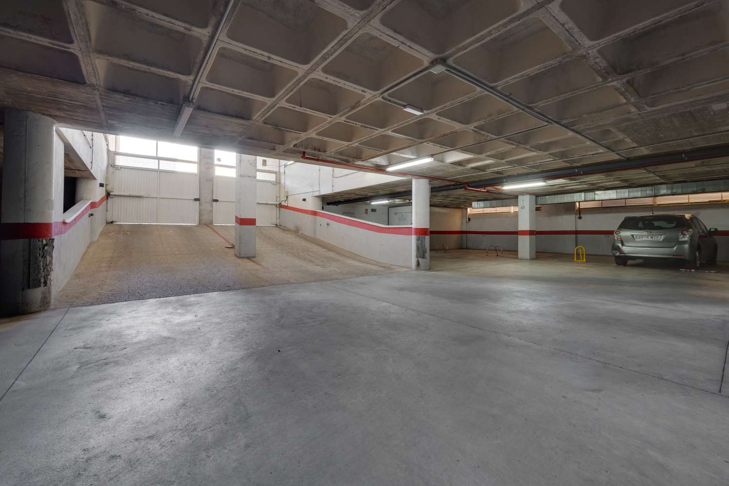 КВАРТИРА С ТЕРРАСОЙ, БАССЕЙНОМ И ГАРАЖОМ В ПРИВИЛЕГИРОВАННОМ РАЙОНЕ ТОРРЕВЬЕХИ