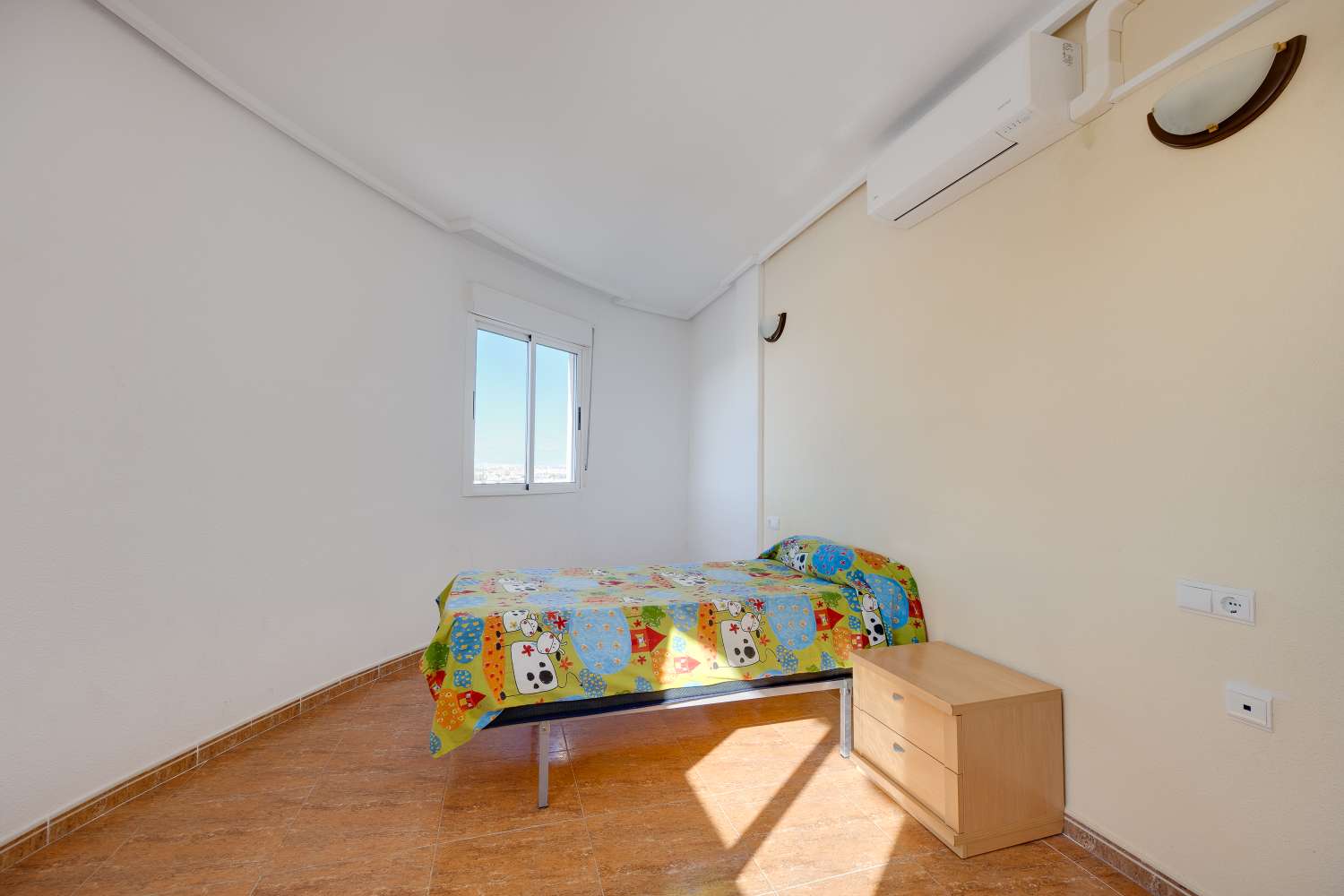 КВАРТИРА С ТЕРРАСОЙ, БАССЕЙНОМ И ГАРАЖОМ В ПРИВИЛЕГИРОВАННОМ РАЙОНЕ ТОРРЕВЬЕХИ