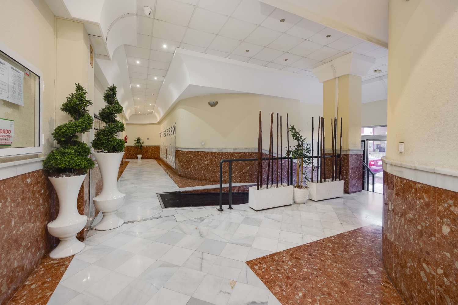 КВАРТИРА С ТЕРРАСОЙ, БАССЕЙНОМ И ГАРАЖОМ В ПРИВИЛЕГИРОВАННОМ РАЙОНЕ ТОРРЕВЬЕХИ