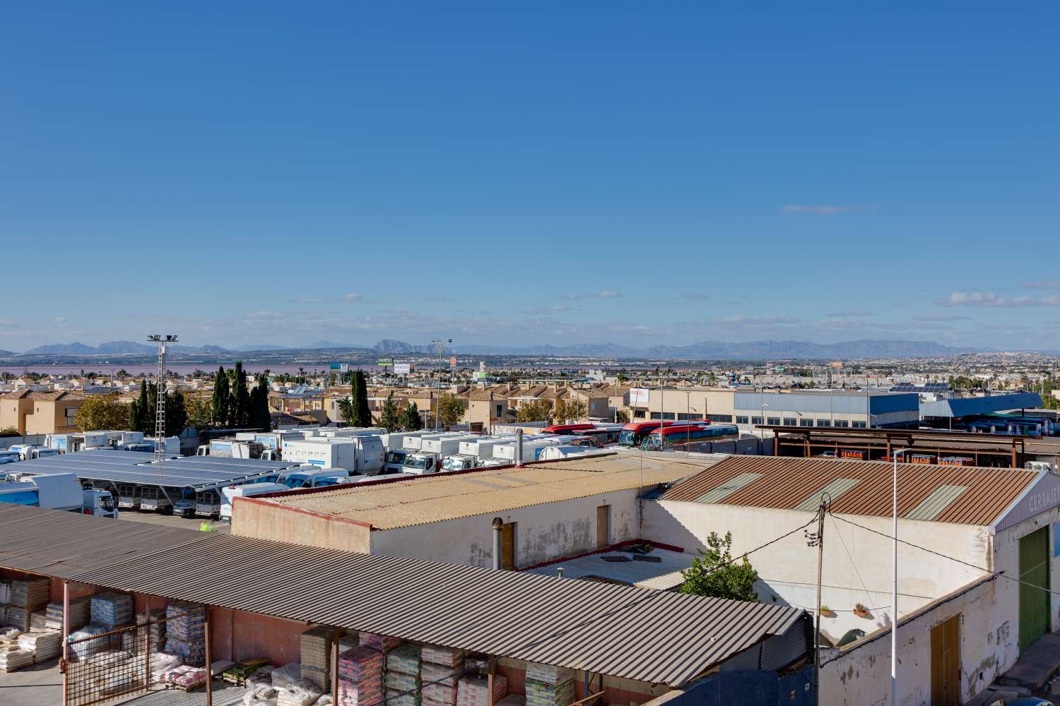 КВАРТИРА С ТЕРРАСОЙ, БАССЕЙНОМ И ГАРАЖОМ В ПРИВИЛЕГИРОВАННОМ РАЙОНЕ ТОРРЕВЬЕХИ