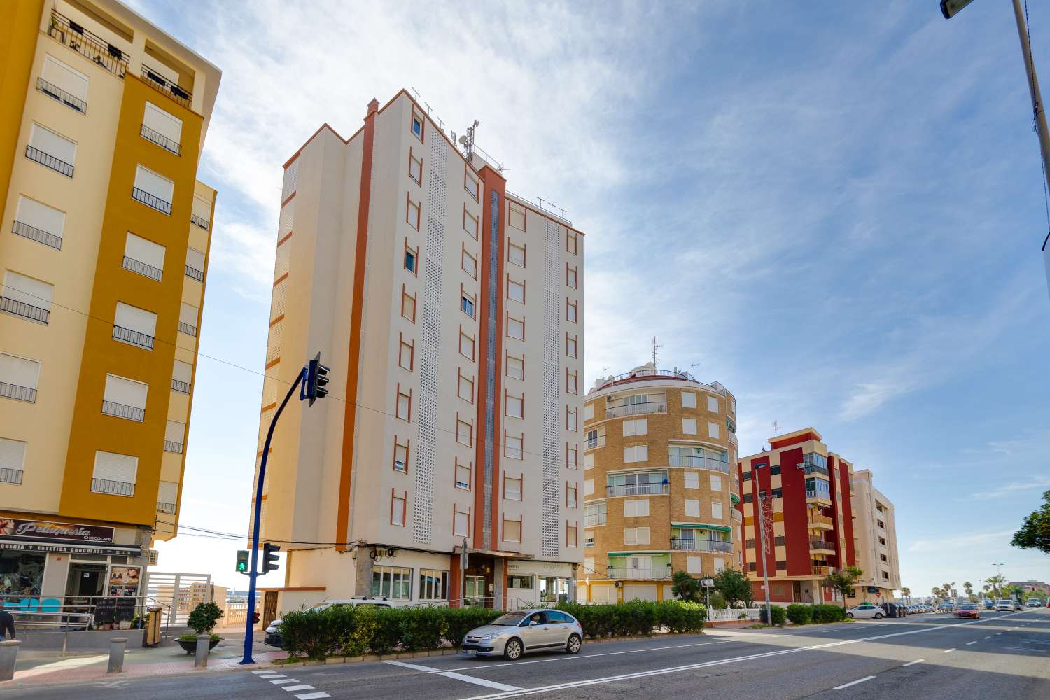 РОСКОШНАЯ КВАРТИРА FRONTLINE С ТЕРРАСОЙ ПЛОЩАДЬЮ 38 М² И ВИДОМ НА МОРЕ