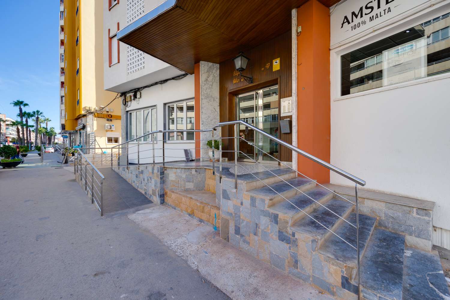 РОСКОШНАЯ КВАРТИРА FRONTLINE С ТЕРРАСОЙ ПЛОЩАДЬЮ 38 М² И ВИДОМ НА МОРЕ