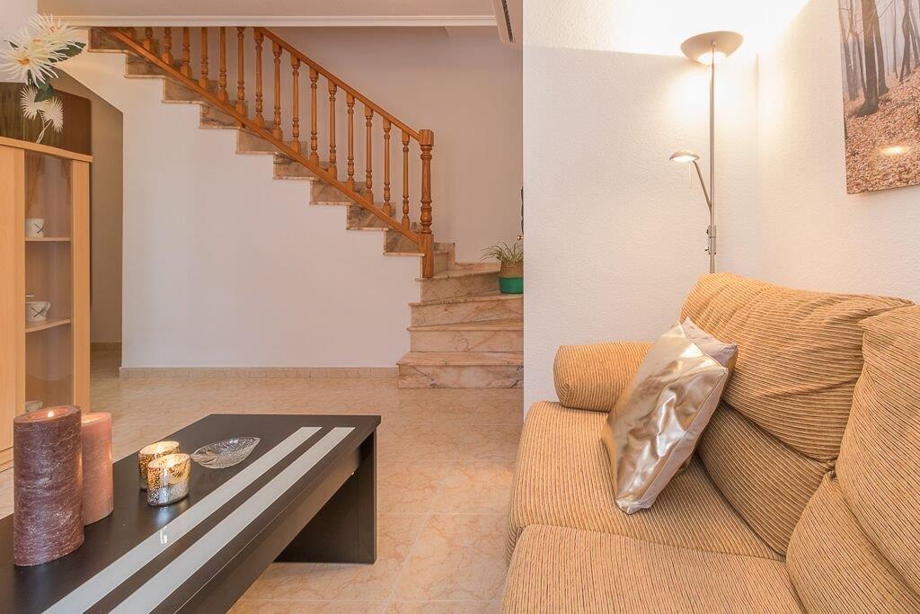 OPLEV MIDDELHAVET: RÆKKEHUS MED POOL I LA ZENIA