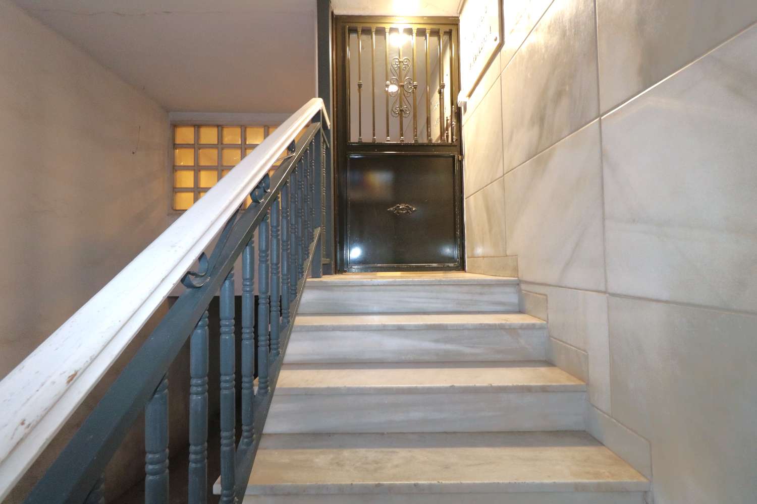 KUNNOSTETTU TALO TORREVIEJAN SYDÄMESSÄ, 300 METRIN PÄÄSSÄ PROMENADISTA