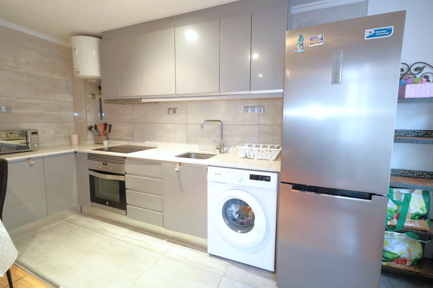 KUNNOSTETTU TALO TORREVIEJAN SYDÄMESSÄ, 300 METRIN PÄÄSSÄ PROMENADISTA