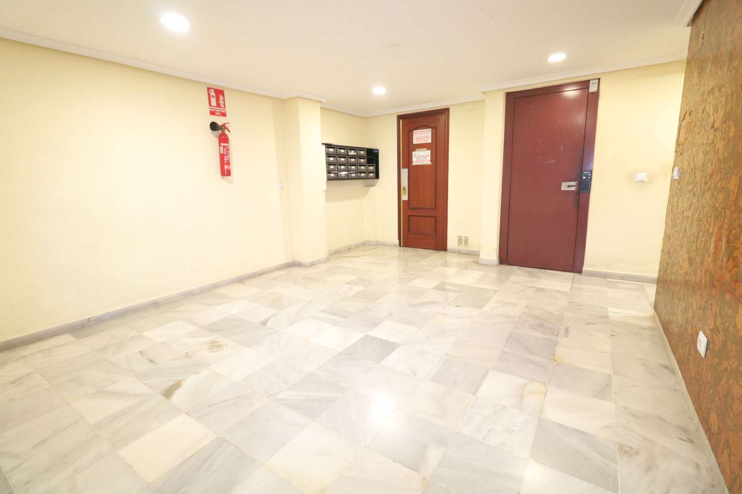 KUNNOSTETTU TALO TORREVIEJAN SYDÄMESSÄ, 300 METRIN PÄÄSSÄ PROMENADISTA