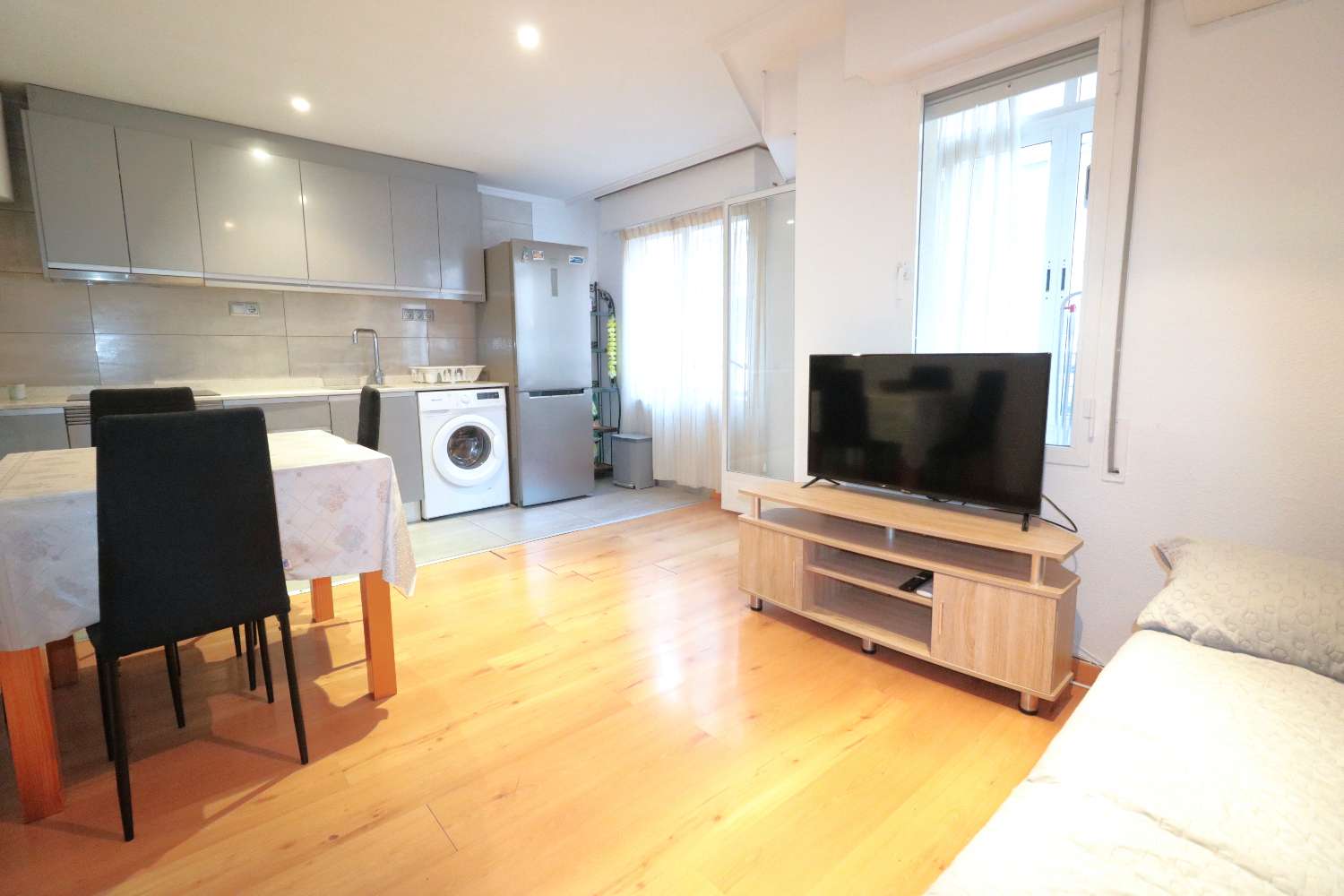 KUNNOSTETTU TALO TORREVIEJAN SYDÄMESSÄ, 300 METRIN PÄÄSSÄ PROMENADISTA