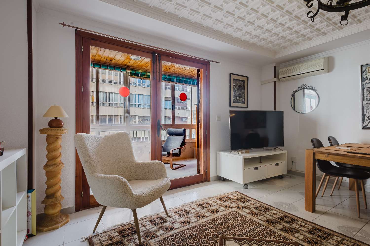 ASUNTO ACEQUIÓNIN RANNAN ENSIMMÄISELLÄ LINJALLA: VALOA, TILAA JA TERASSIA MERINÄKÖALALLA