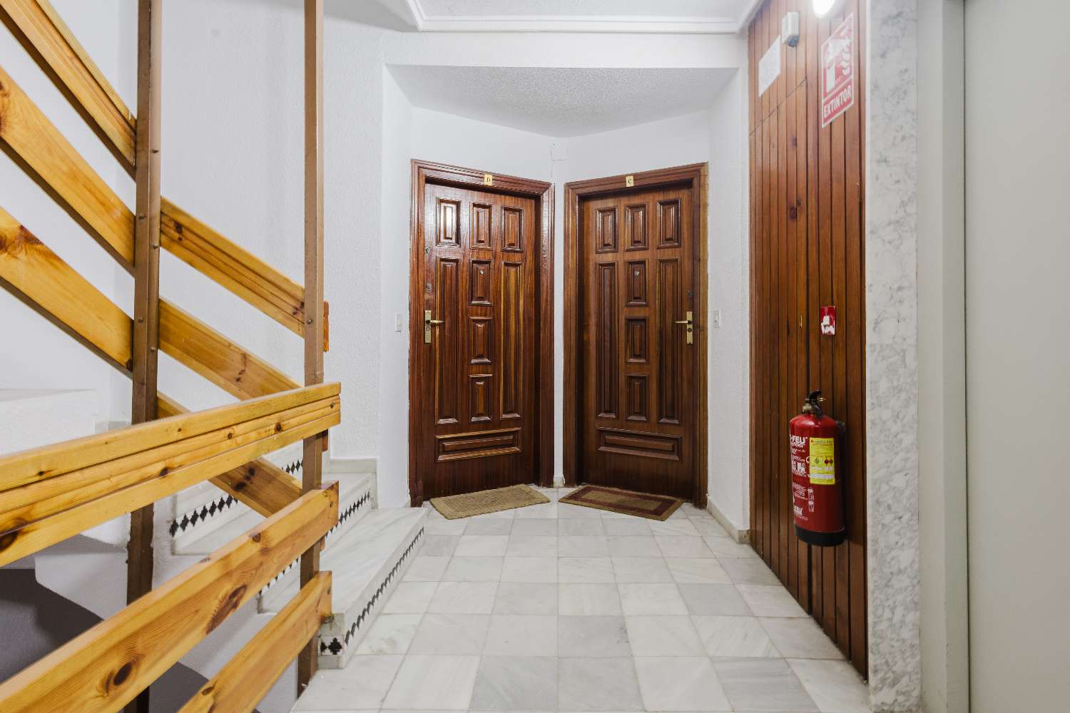 ASUNTO ACEQUIÓNIN RANNAN ENSIMMÄISELLÄ LINJALLA: VALOA, TILAA JA TERASSIA MERINÄKÖALALLA