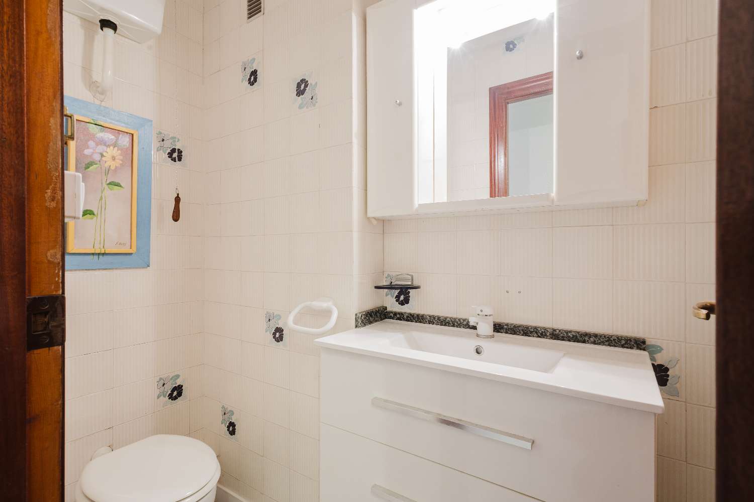 ASUNTO ACEQUIÓNIN RANNAN ENSIMMÄISELLÄ LINJALLA: VALOA, TILAA JA TERASSIA MERINÄKÖALALLA