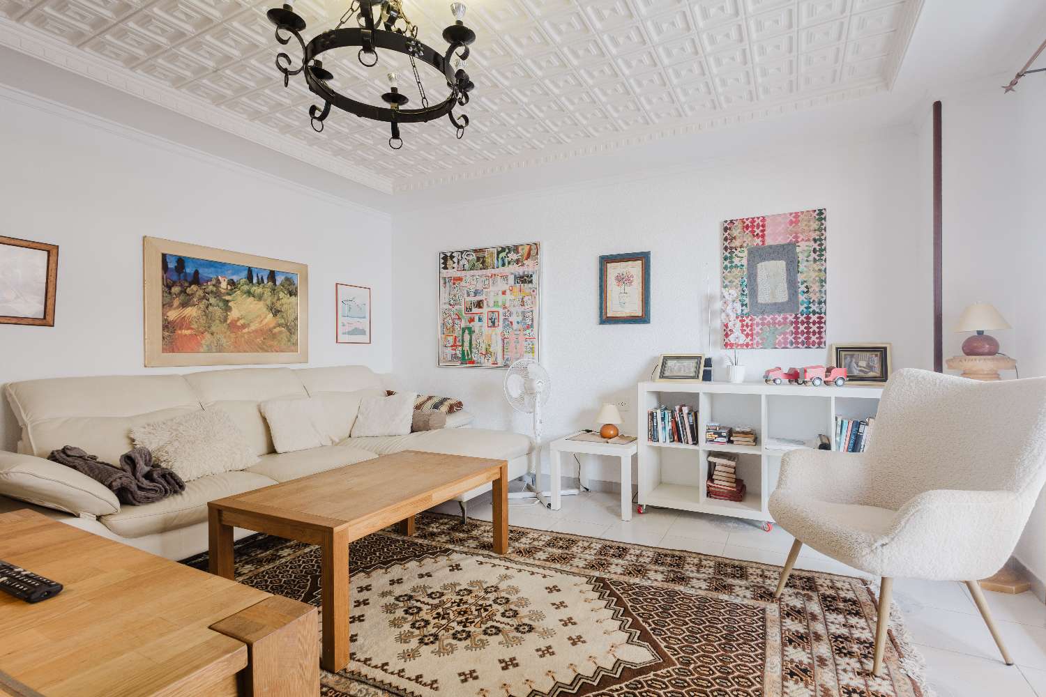 ASUNTO ACEQUIÓNIN RANNAN ENSIMMÄISELLÄ LINJALLA: VALOA, TILAA JA TERASSIA MERINÄKÖALALLA