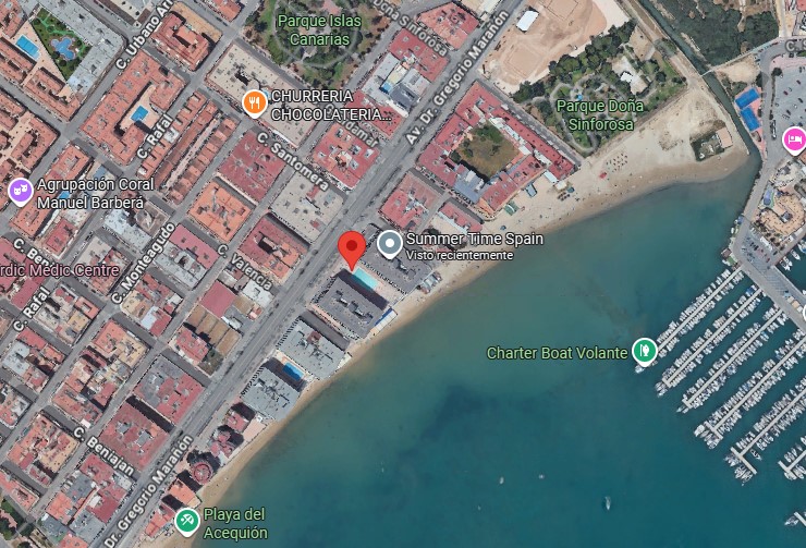 ASUNTO ACEQUIÓNIN RANNAN ENSIMMÄISELLÄ LINJALLA: VALOA, TILAA JA TERASSIA MERINÄKÖALALLA