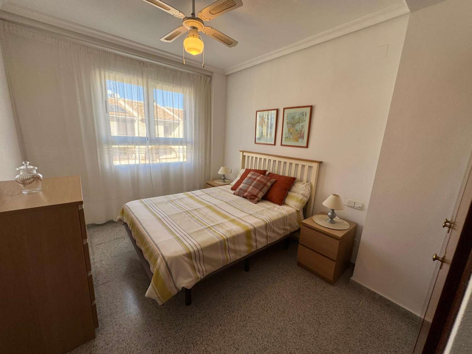 圣米格尔德萨利纳斯宽敞的三居室公寓,带露台和车库