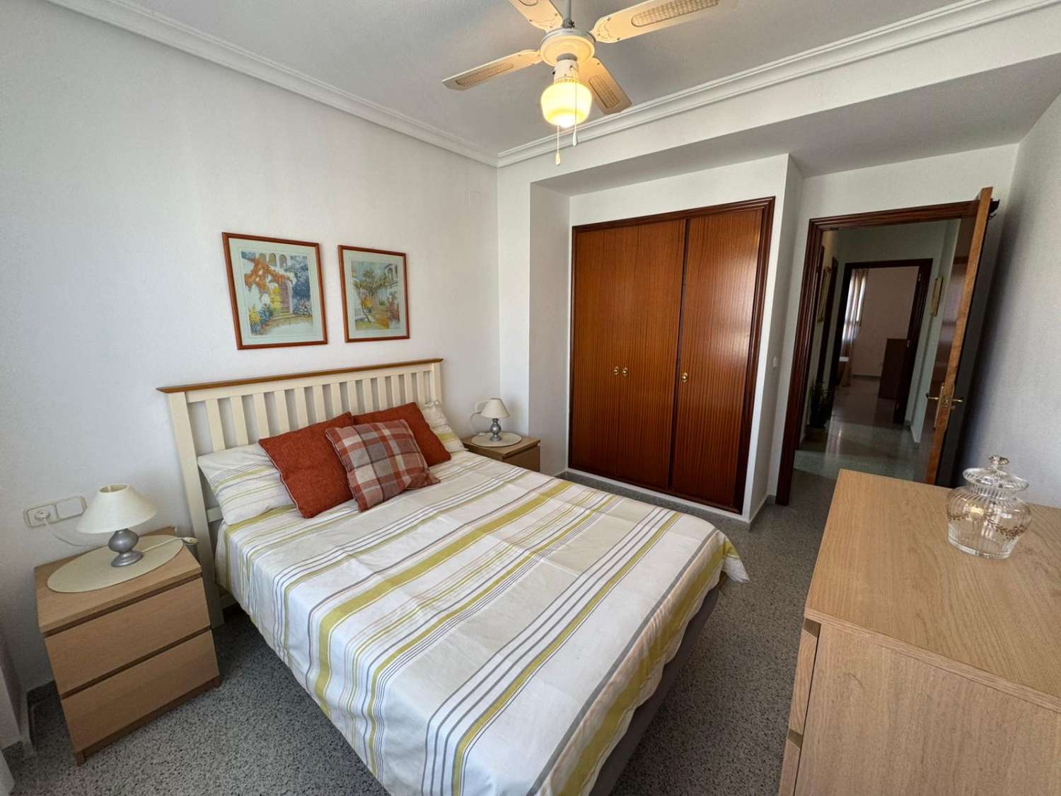 圣米格尔德萨利纳斯宽敞的三居室公寓,带露台和车库