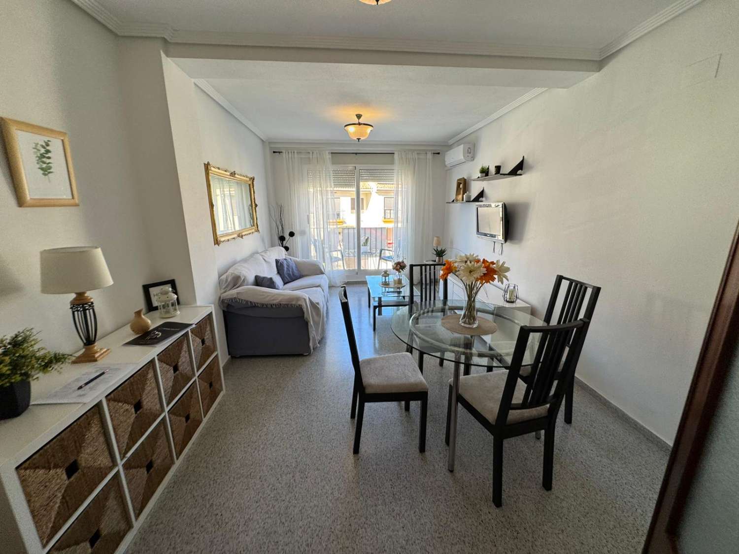 圣米格尔德萨利纳斯宽敞的三居室公寓,带露台和车库