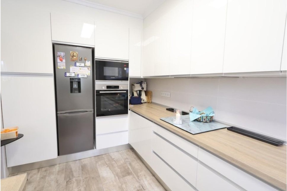 VILLAMARTÍN – CHALET INDEPENDIENTE FRENTE A PARQUE CON PISCINA PRIVADA Y SÓTANO