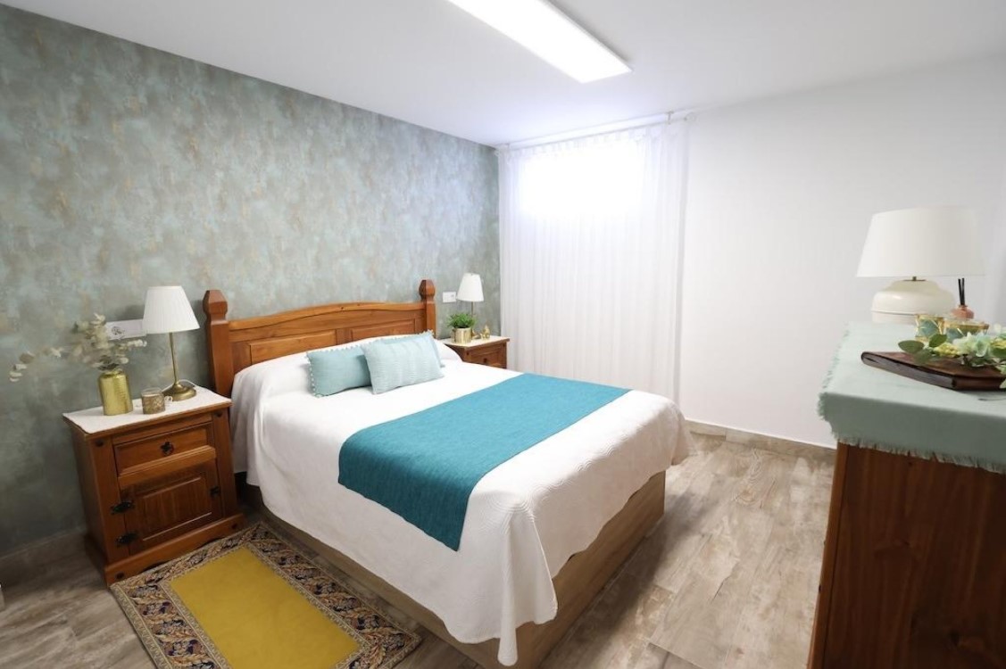 VILLAMARTÍN – CHALET INDEPENDIENTE FRENTE A PARQUE CON PISCINA PRIVADA Y SÓTANO