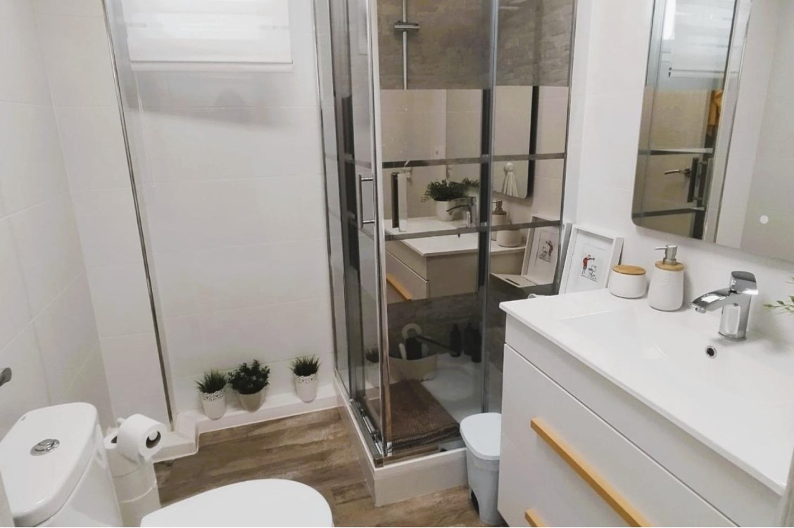 VILLAMARTÍN – CHALET INDEPENDIENTE FRENTE A PARQUE CON PISCINA PRIVADA Y SÓTANO