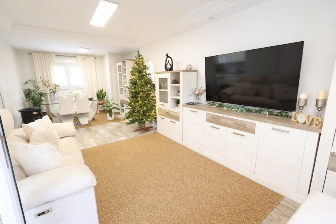 VILLAMARTÍN – CHALET INDEPENDIENTE FRENTE A PARQUE CON PISCINA PRIVADA Y SÓTANO