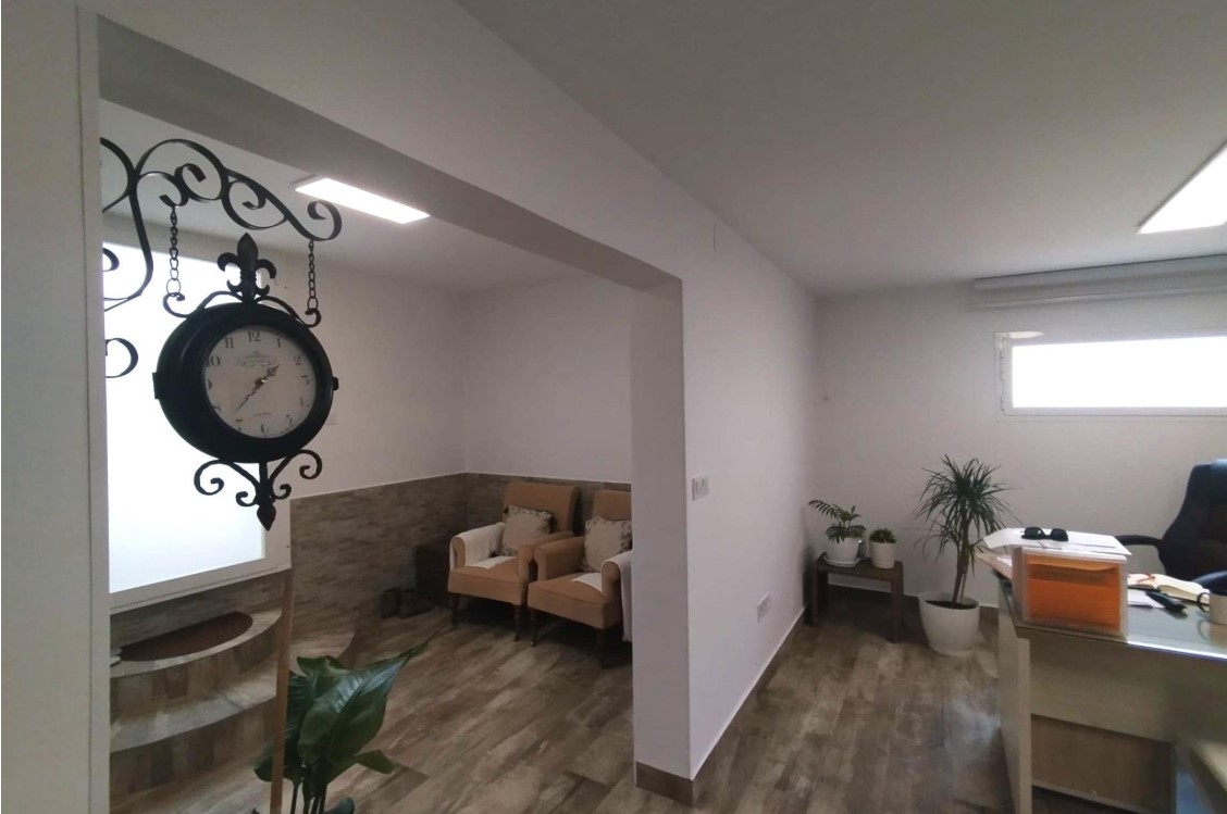 VILLAMARTÍN – CHALET INDEPENDIENTE FRENTE A PARQUE CON PISCINA PRIVADA Y SÓTANO