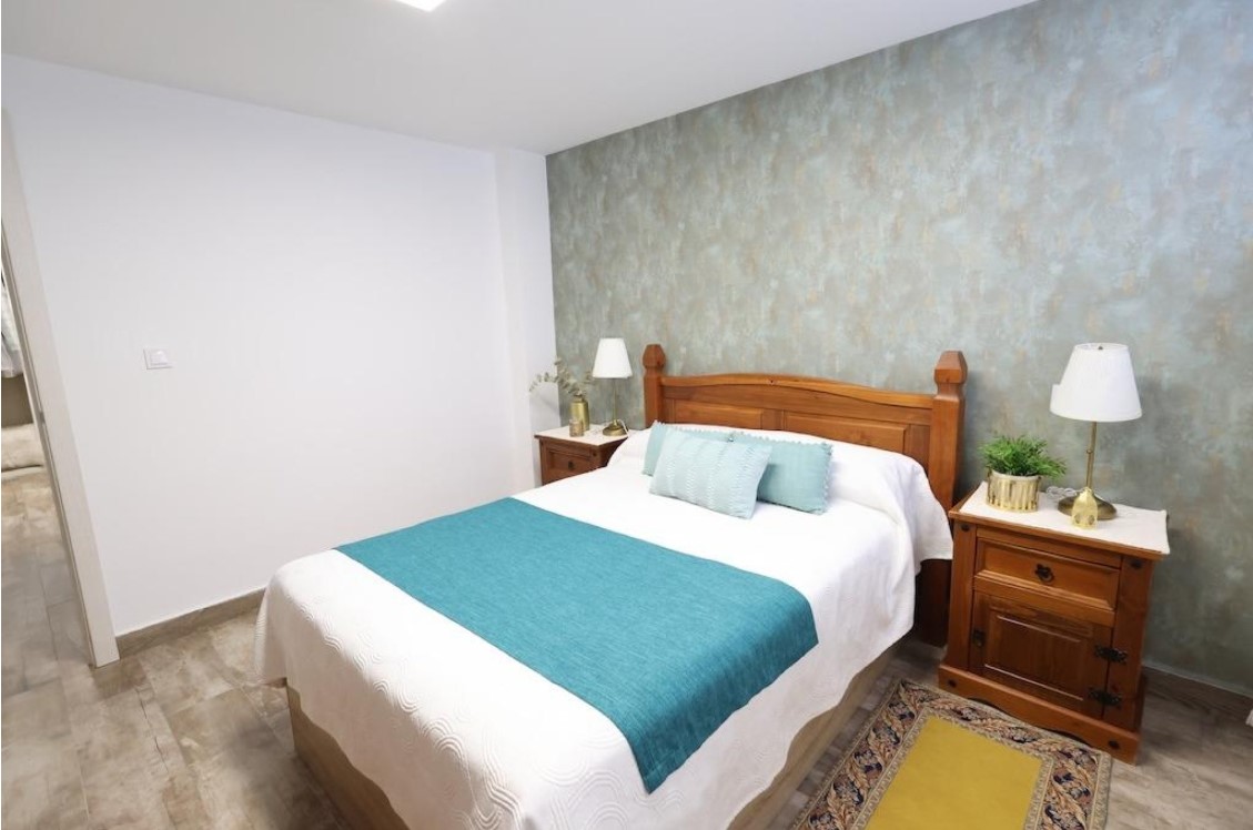 VILLAMARTÍN – CHALET INDEPENDIENTE FRENTE A PARQUE CON PISCINA PRIVADA Y SÓTANO