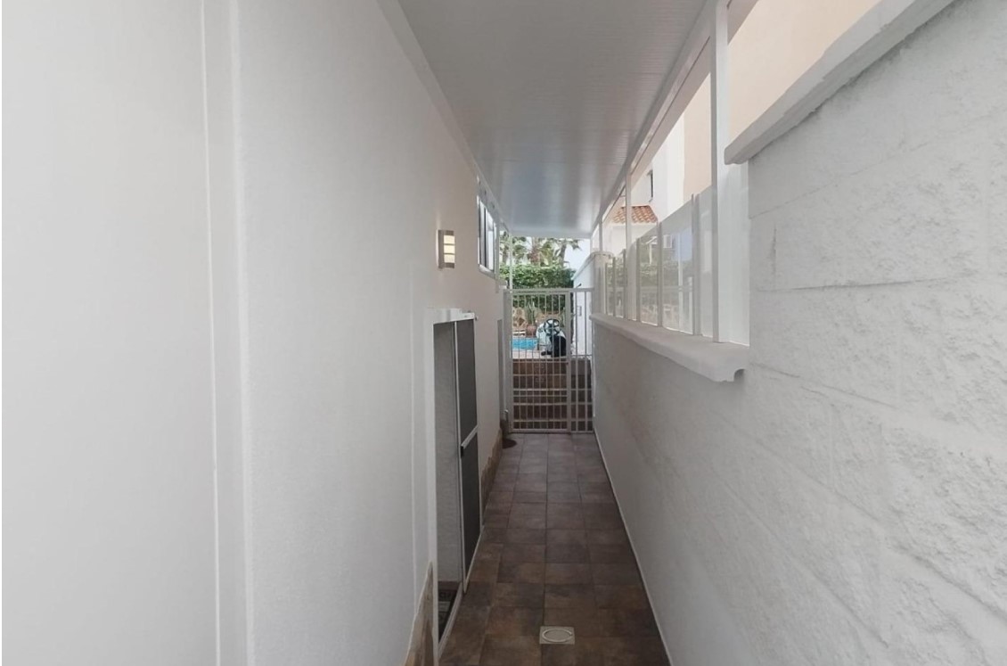 VILLAMARTÍN – CHALET INDEPENDIENTE FRENTE A PARQUE CON PISCINA PRIVADA Y SÓTANO