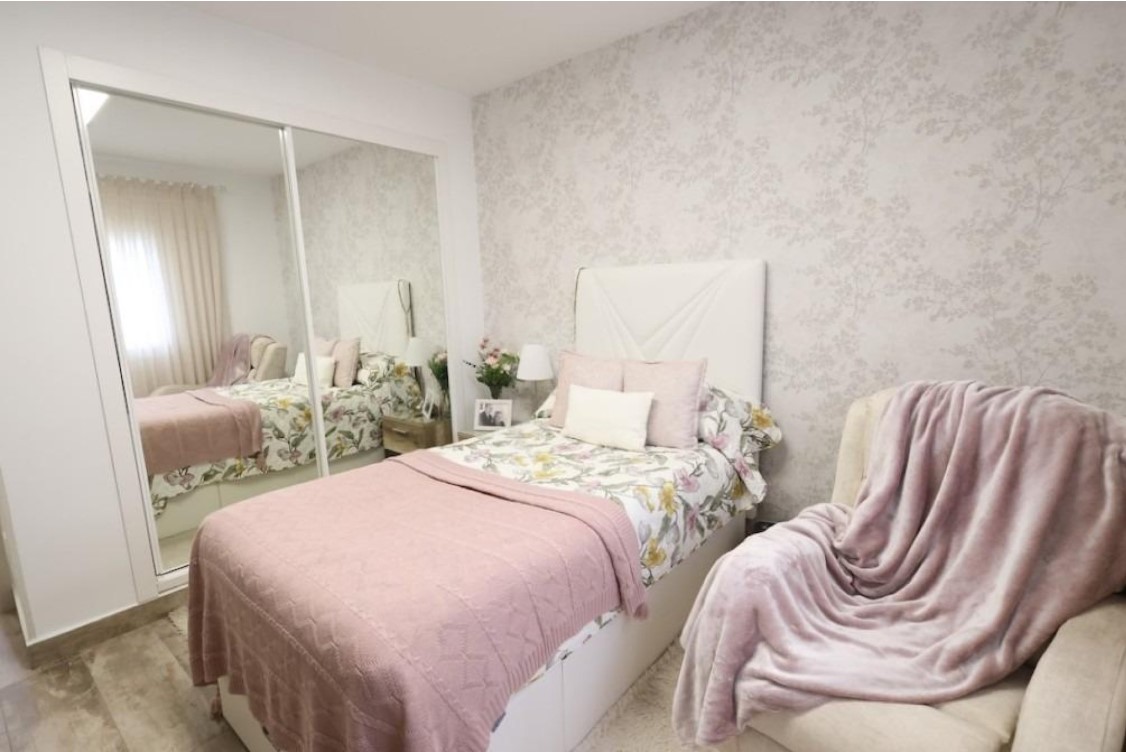 VILLAMARTÍN – CHALET INDEPENDIENTE FRENTE A PARQUE CON PISCINA PRIVADA Y SÓTANO