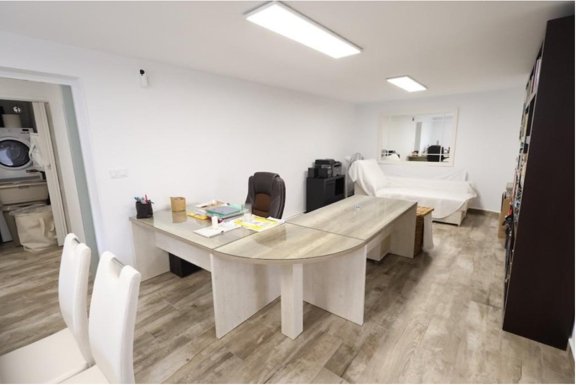 VILLAMARTÍN – CHALET INDEPENDIENTE FRENTE A PARQUE CON PISCINA PRIVADA Y SÓTANO