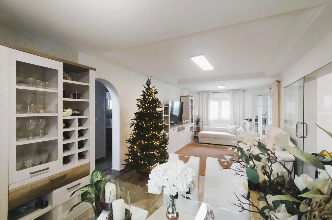 VILLAMARTÍN – CHALET INDEPENDIENTE FRENTE A PARQUE CON PISCINA PRIVADA Y SÓTANO