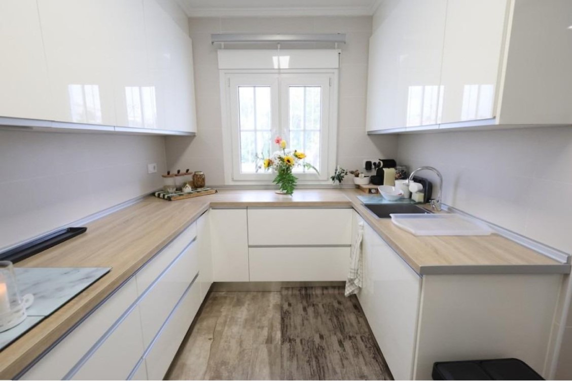 VILLAMARTÍN – CHALET INDEPENDIENTE FRENTE A PARQUE CON PISCINA PRIVADA Y SÓTANO