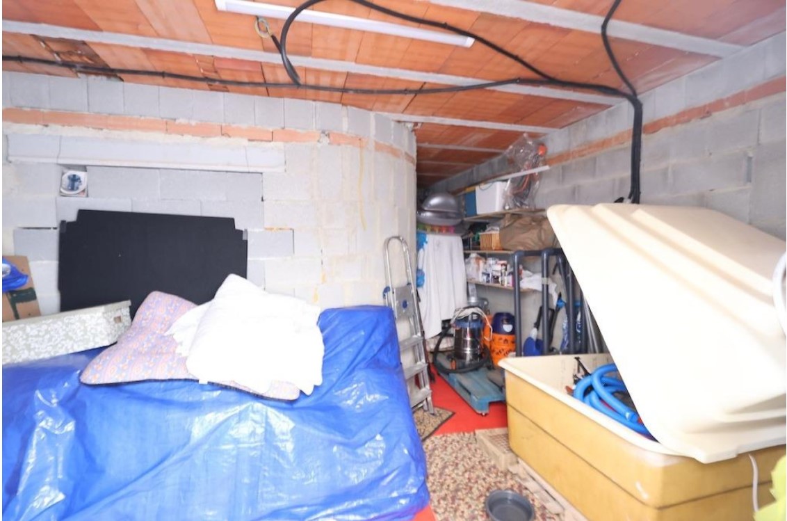 VILLAMARTÍN – CHALET INDEPENDIENTE FRENTE A PARQUE CON PISCINA PRIVADA Y SÓTANO