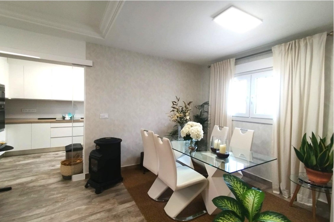 VILLAMARTÍN – CHALET INDEPENDIENTE FRENTE A PARQUE CON PISCINA PRIVADA Y SÓTANO