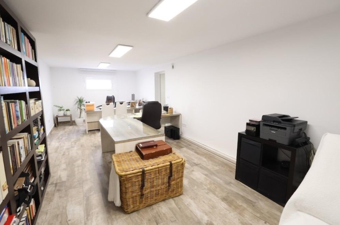 VILLAMARTÍN – CHALET INDEPENDIENTE FRENTE A PARQUE CON PISCINA PRIVADA Y SÓTANO