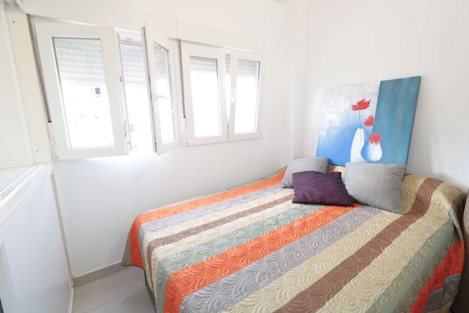ENCANTADOR ESTUDIO CON PISCINA A 250 METROS DEL MAR EN PLAYA DE LOS NÁUFRAGOS – TORREVIEJA