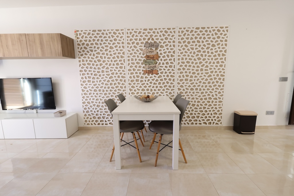 BUNGALOW EN PLANTA BAJA CON AMPLIO JARDÍN Y ACCESO DIRECTO A PISCINA EN LOMAS DE CABO ROIG