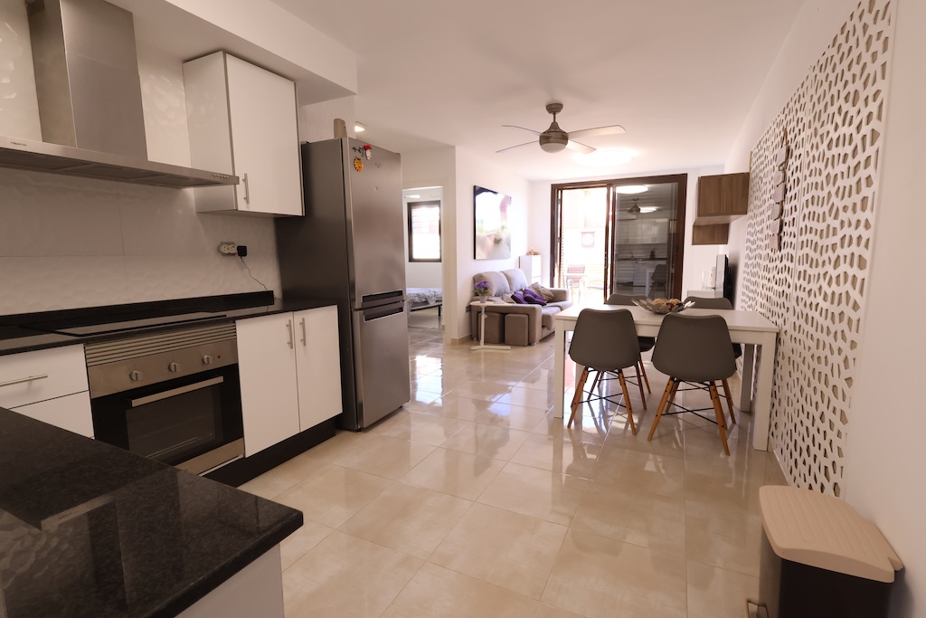 BUNGALOW EN PLANTA BAJA CON AMPLIO JARDÍN Y ACCESO DIRECTO A PISCINA EN LOMAS DE CABO ROIG