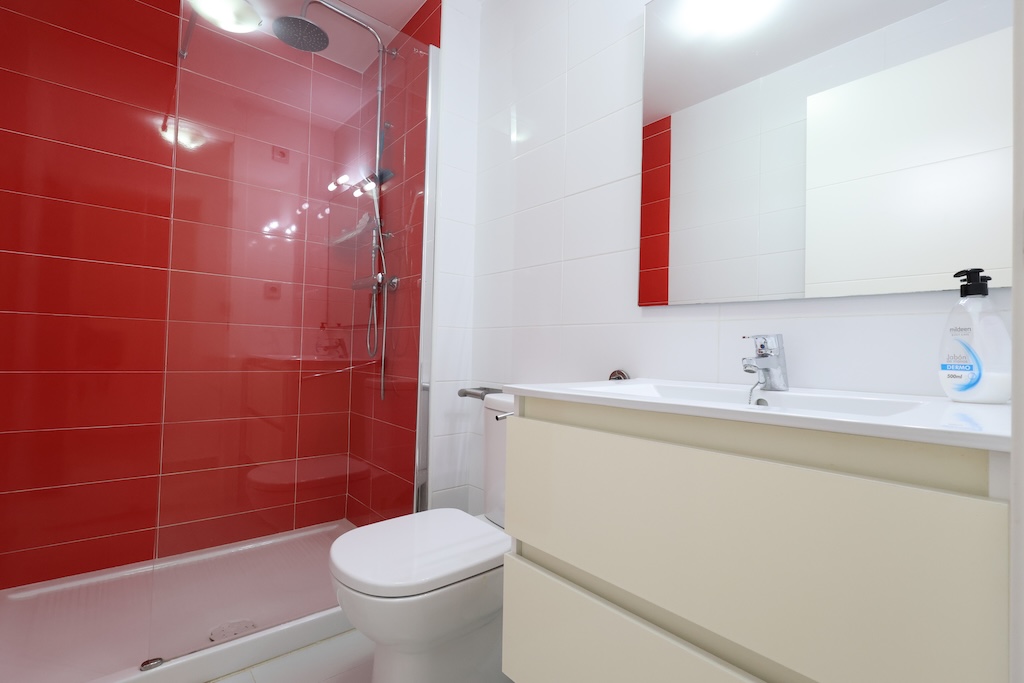 BUNGALOW EN PLANTA BAJA CON AMPLIO JARDÍN Y ACCESO DIRECTO A PISCINA EN LOMAS DE CABO ROIG