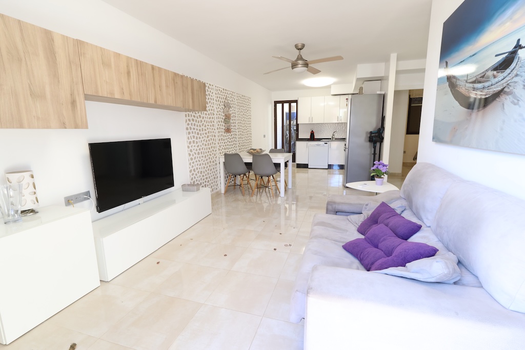 BUNGALOW EN PLANTA BAJA CON AMPLIO JARDÍN Y ACCESO DIRECTO A PISCINA EN LOMAS DE CABO ROIG