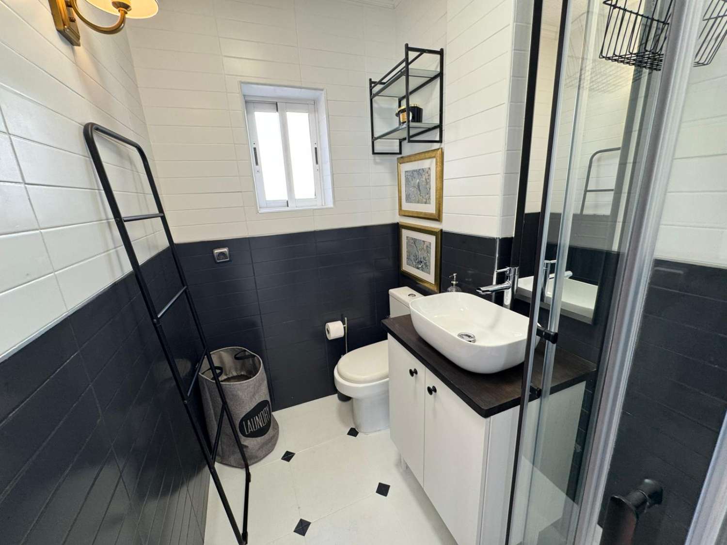 BUNGALOW EN PLANTA ALTA CON ORIENTACIÓN SUR, SOLÁRIUM Y PISCINA EN TORREVIEJA