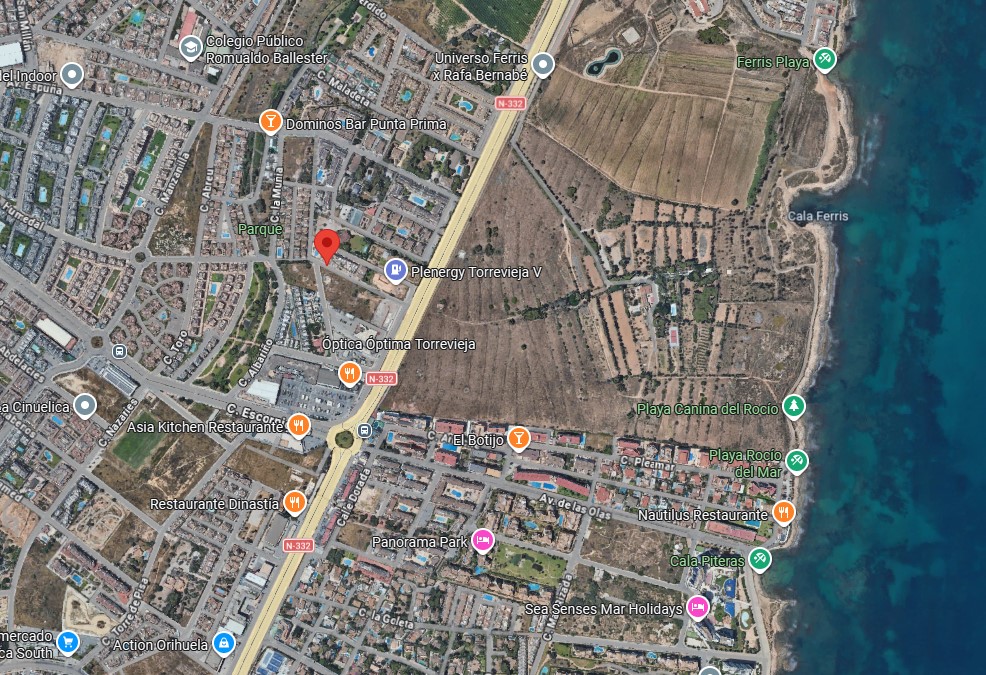 BUNGALOW EN PLANTA ALTA CON ORIENTACIÓN SUR, SOLÁRIUM Y PISCINA EN TORREVIEJA