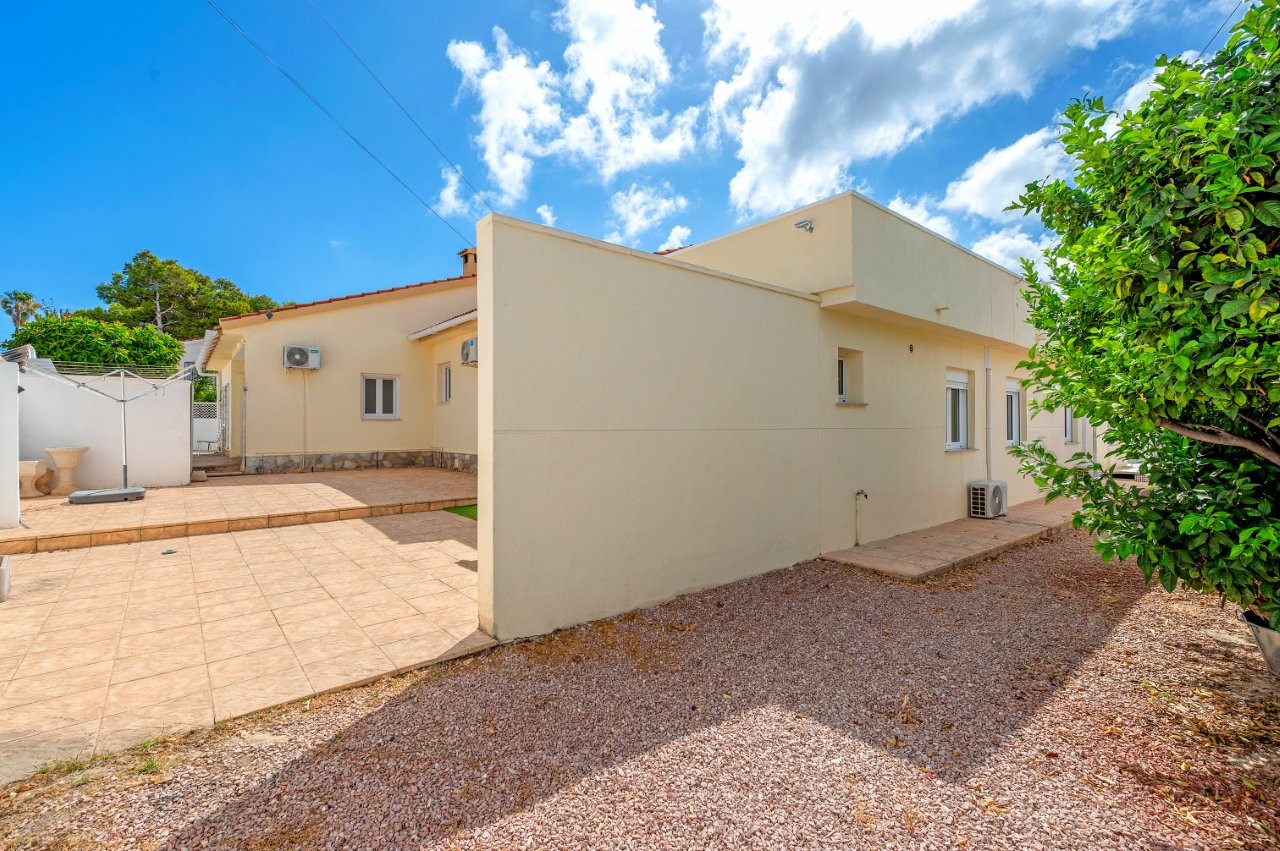 CALIDAD DE CONSTRUCCIÓN SUIZA CON ESTILO ESCANDINAVO – VILLA EXCLUSIVA EN CIUDAD QUESADA