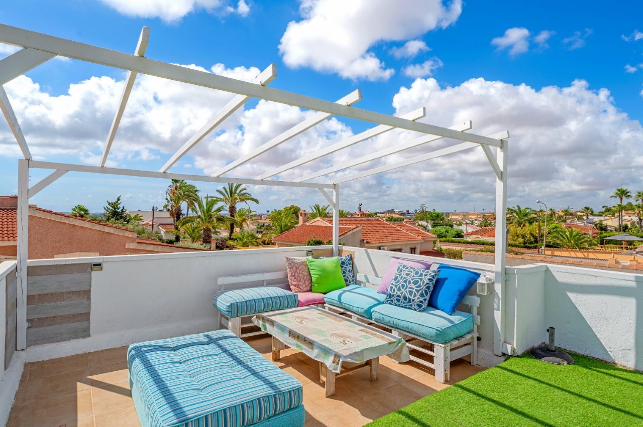 CALIDAD DE CONSTRUCCIÓN SUIZA CON ESTILO ESCANDINAVO – VILLA EXCLUSIVA EN CIUDAD QUESADA