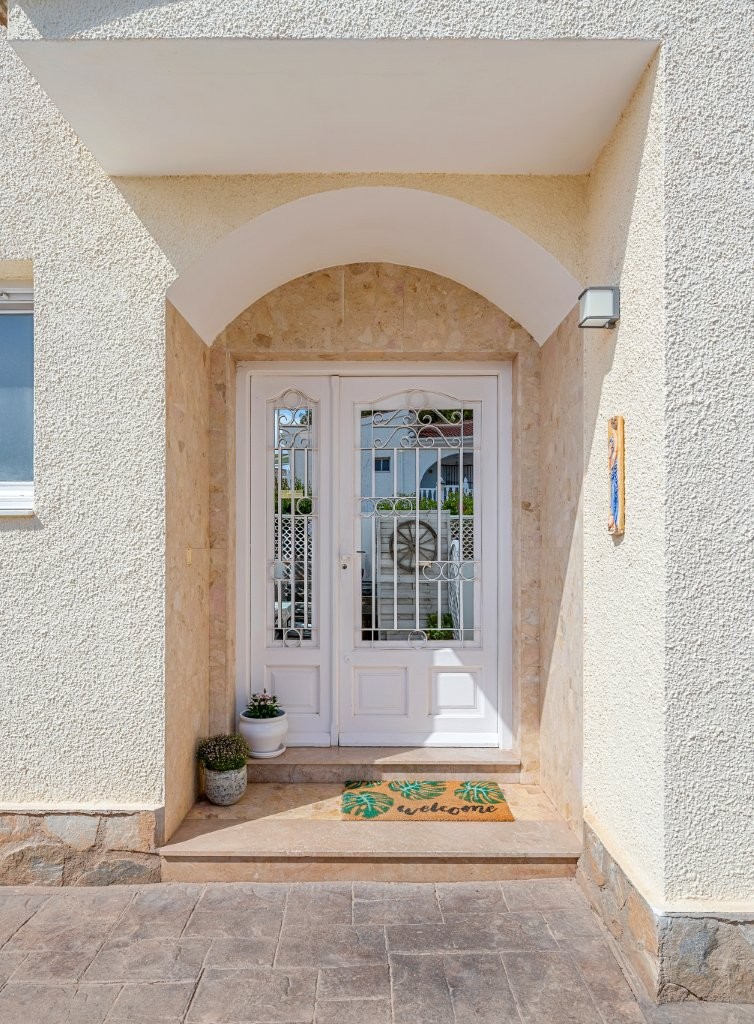 CALIDAD DE CONSTRUCCIÓN SUIZA CON ESTILO ESCANDINAVO – VILLA EXCLUSIVA EN CIUDAD QUESADA