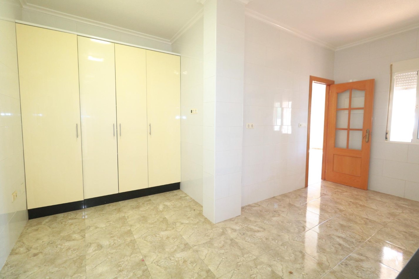 CHALET INDEPENDIENTE EN LOS BALCONES CON PISCINA Y PARKING PRIVADO A 1,5 KM DEL MAR