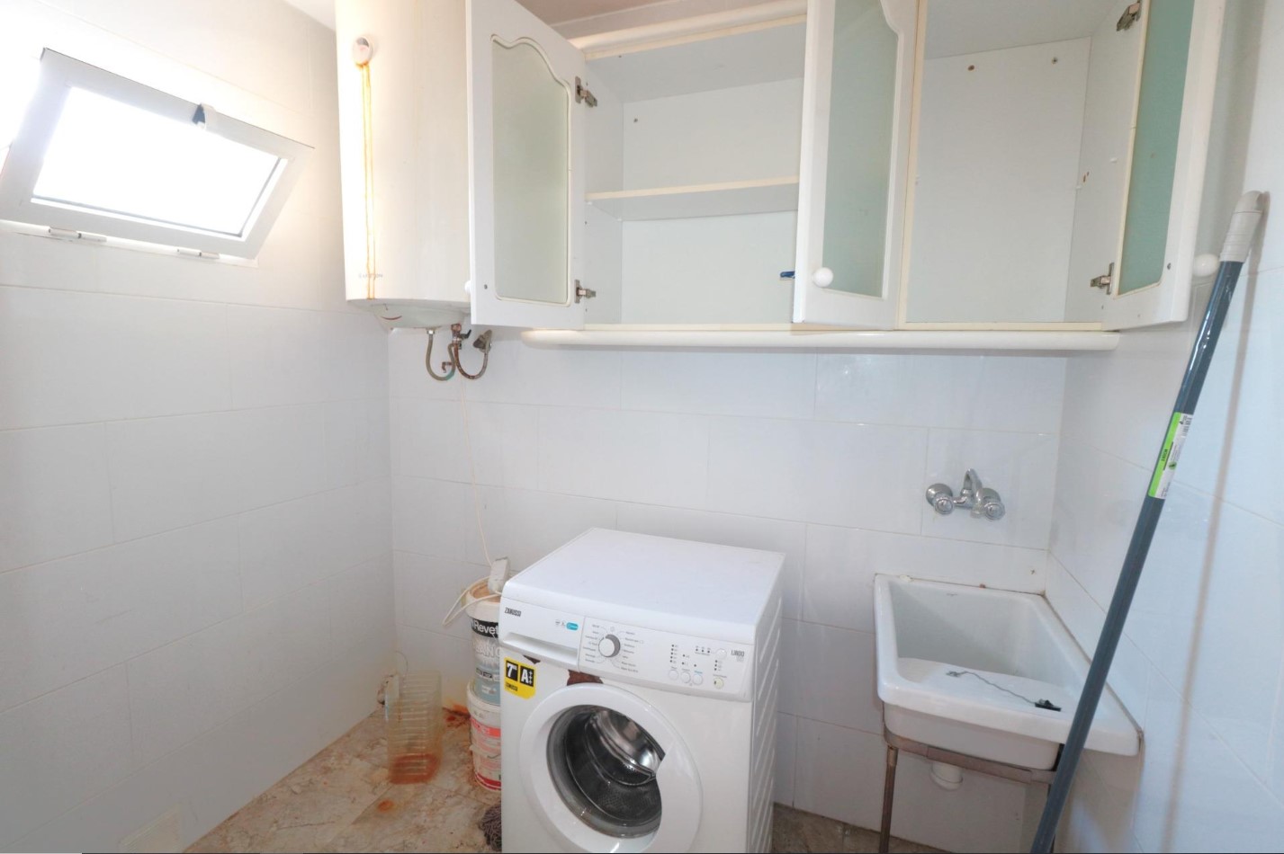 CHALET INDEPENDIENTE EN LOS BALCONES CON PISCINA Y PARKING PRIVADO A 1,5 KM DEL MAR