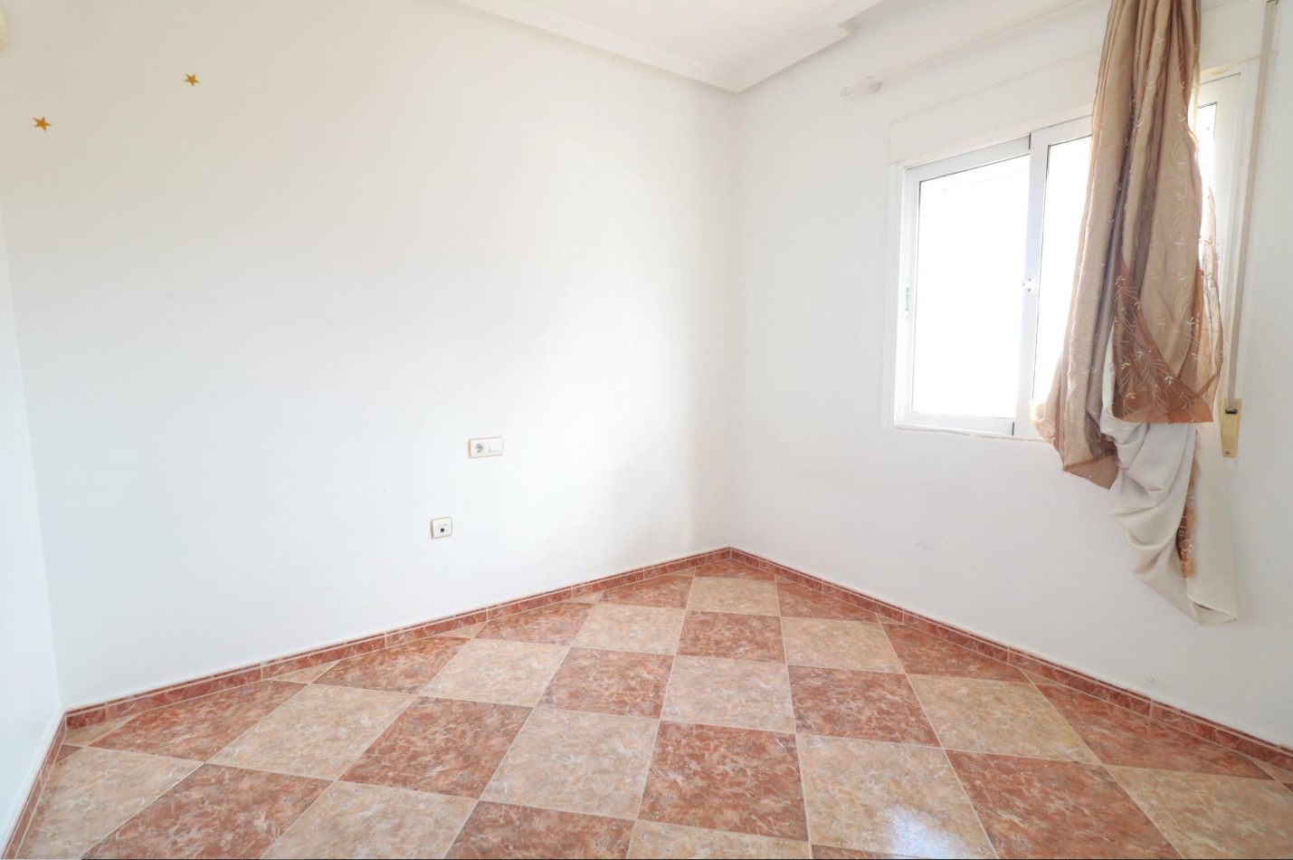 CHALET INDEPENDIENTE EN LOS BALCONES CON PISCINA Y PARKING PRIVADO A 1,5 KM DEL MAR