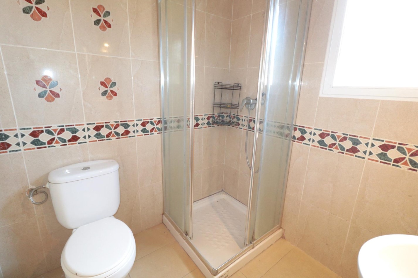 CHALET INDEPENDIENTE EN LOS BALCONES CON PISCINA Y PARKING PRIVADO A 1,5 KM DEL MAR