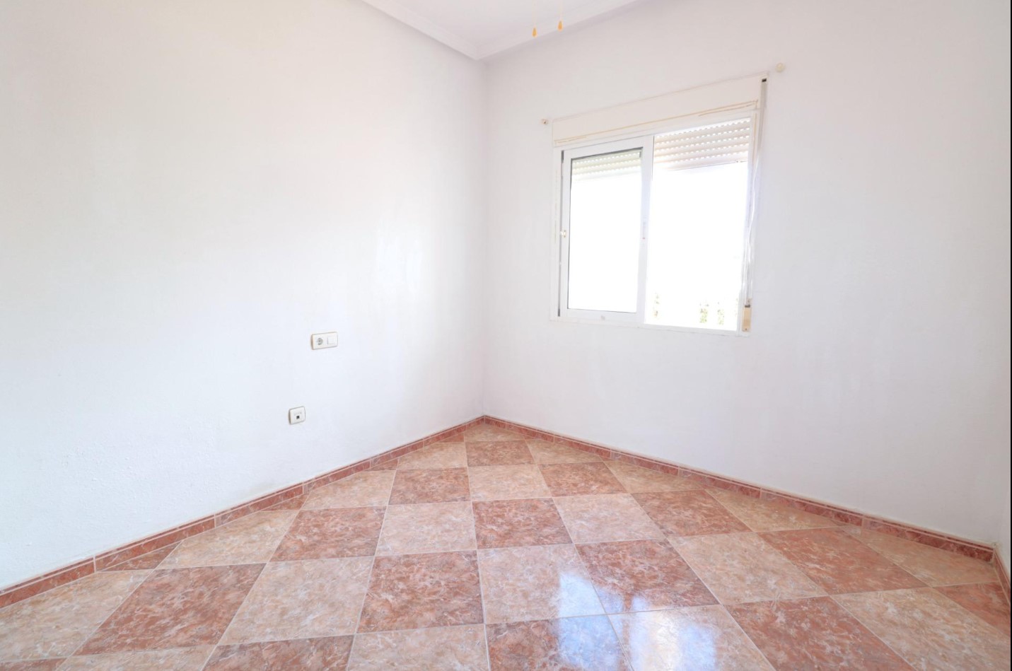 CHALET INDEPENDIENTE EN LOS BALCONES CON PISCINA Y PARKING PRIVADO A 1,5 KM DEL MAR