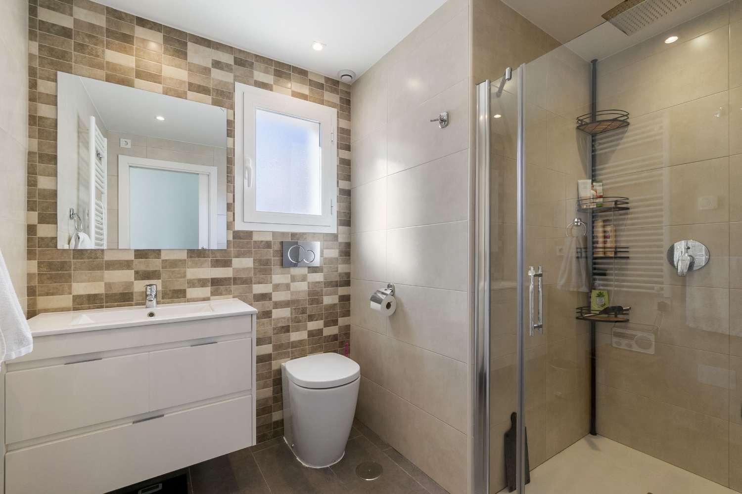 APARTAMENTO IMPECABLE EN SOLPARK – AGUAS NUEVAS (SECTOR 25), LUZ Y CONFORT TODO EL AÑO